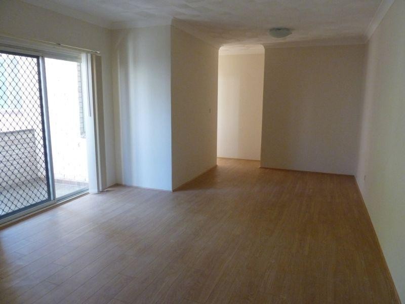 2/1 Hart Street, Warwick Farm NSW 2170