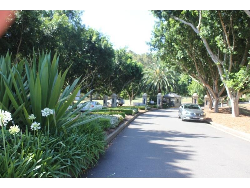 12 Macquarie Links Drive, Macquarie Links NSW 2565