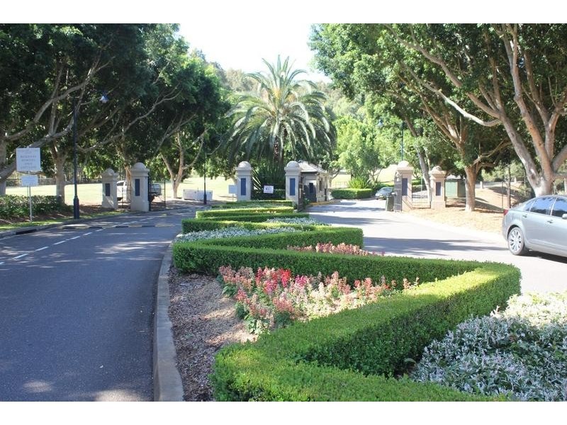 12 Macquarie Links Drive, Macquarie Links NSW 2565