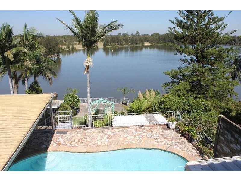 208 Henry Lawson Drive, Georges Hall NSW 2198