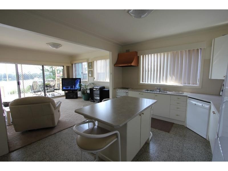 208 Henry Lawson Drive, Georges Hall NSW 2198