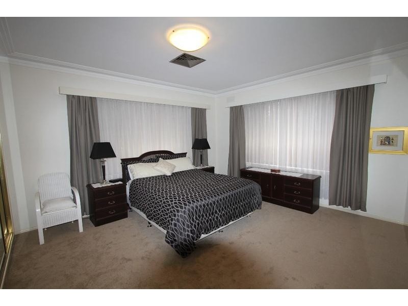 208 Henry Lawson Drive, Georges Hall NSW 2198