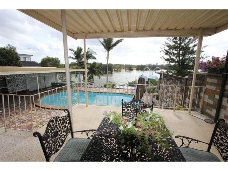 208 Henry Lawson Drive, Georges Hall NSW 2198