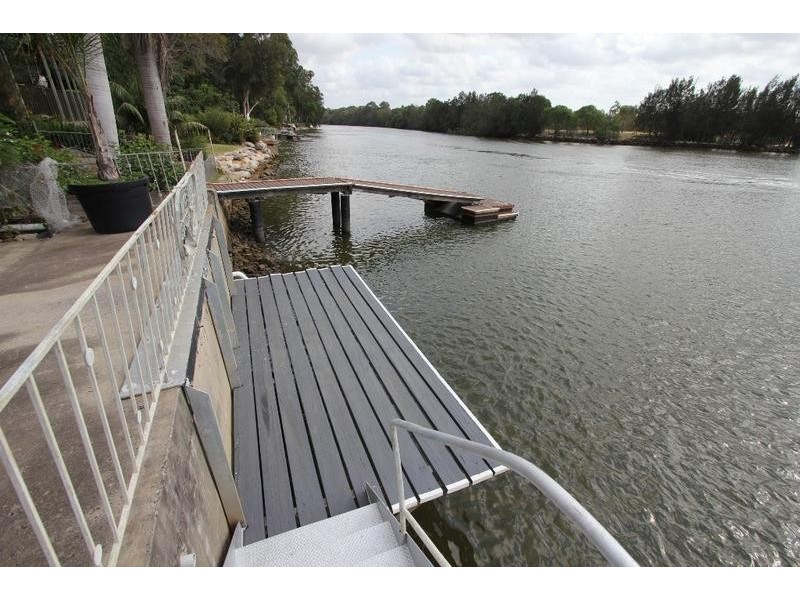 208 Henry Lawson Drive, Georges Hall NSW 2198