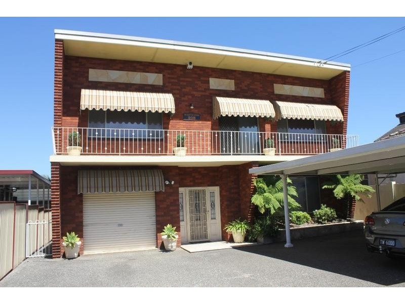 208 Henry Lawson Drive, Georges Hall NSW 2198