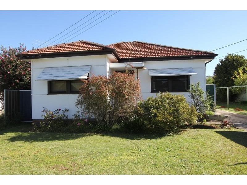 39 Cooper Ave, Moorebank NSW 2170