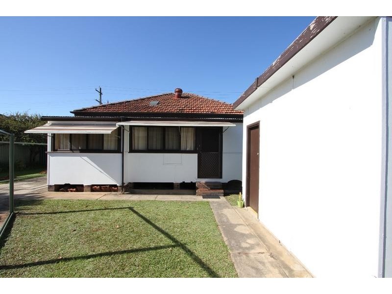 39 Cooper Ave, Moorebank NSW 2170