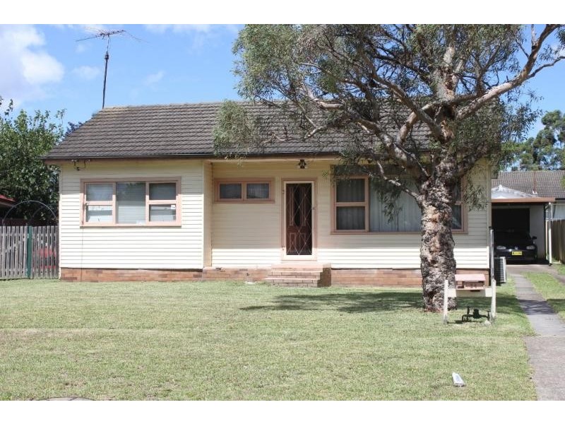 24 Lions Avenue, Lurnea NSW 2170