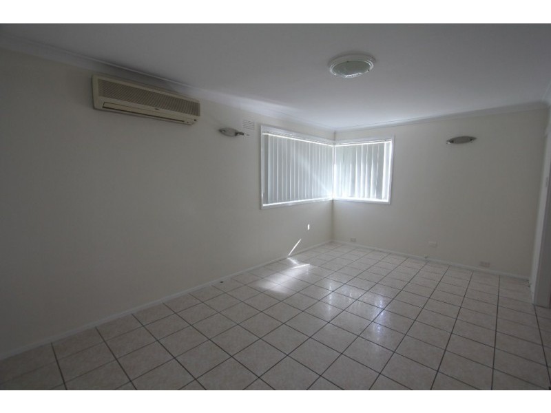 27 Hillcrest Ave, Moorebank NSW 2170