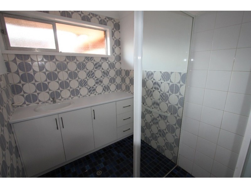 27 Hillcrest Ave, Moorebank NSW 2170