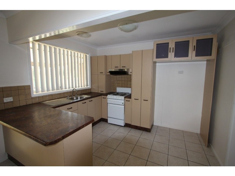 27 Hillcrest Ave, Moorebank NSW 2170