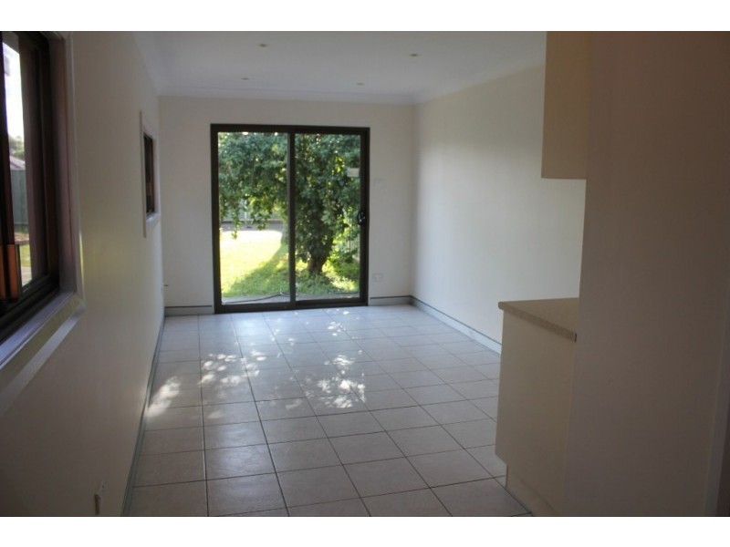 27 Hillcrest Ave, Moorebank NSW 2170