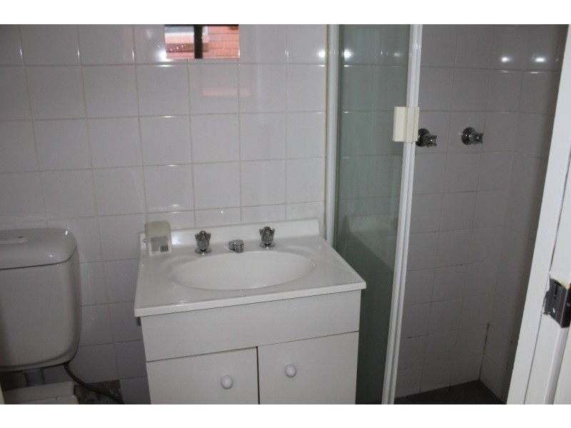 27 Hillcrest Ave, Moorebank NSW 2170