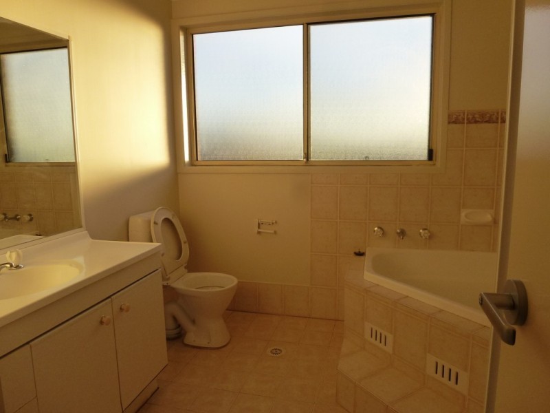 8 Abbeville Close, Prestons NSW 2170