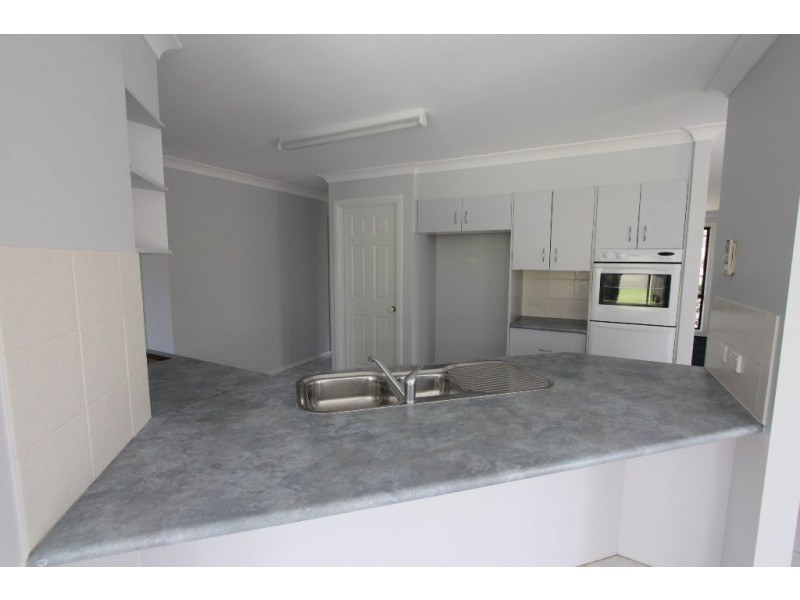 24 Lysander Ave, Rosemeadow NSW 2560