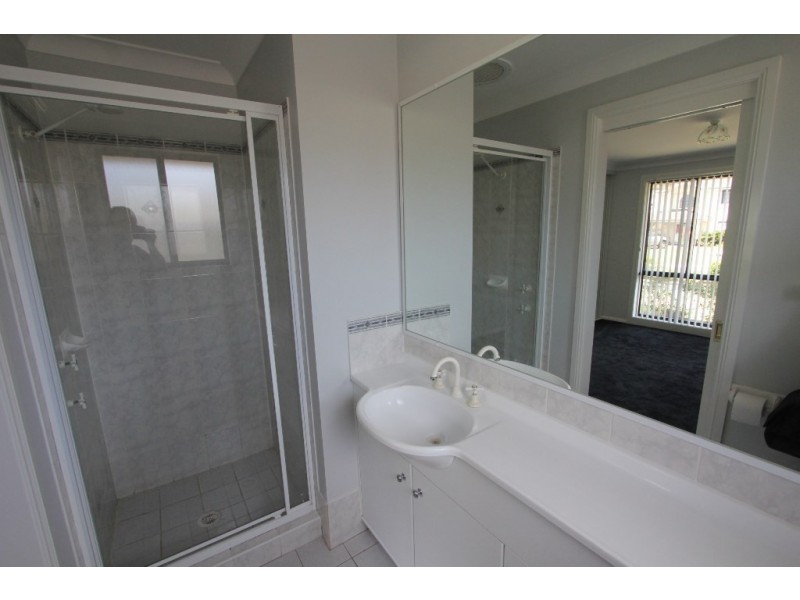 24 Lysander Ave, Rosemeadow NSW 2560