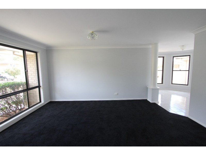 24 Lysander Ave, Rosemeadow NSW 2560