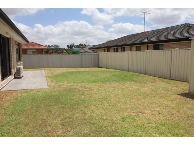 24 Lysander Ave, Rosemeadow NSW 2560