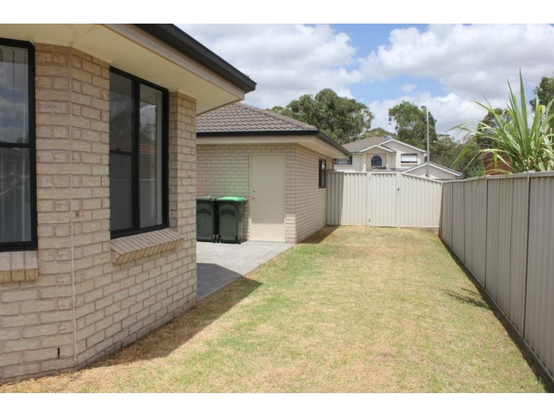 24 Lysander Ave, Rosemeadow NSW 2560