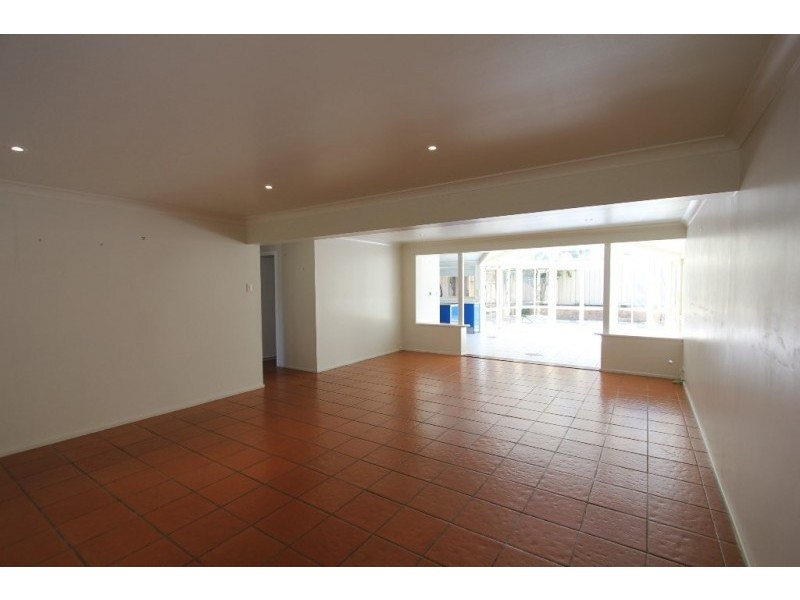 48 Nottingham Crescent, Chipping Norton NSW 2170