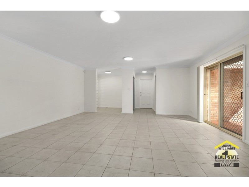 86 Derby Crescent, Chipping Norton NSW 2170