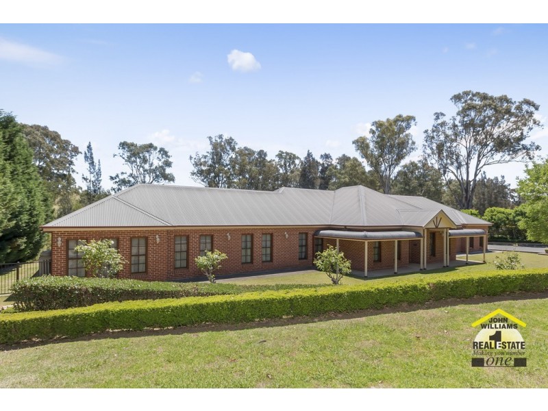 21 Benwerrin Crescent, Grasmere NSW 2570