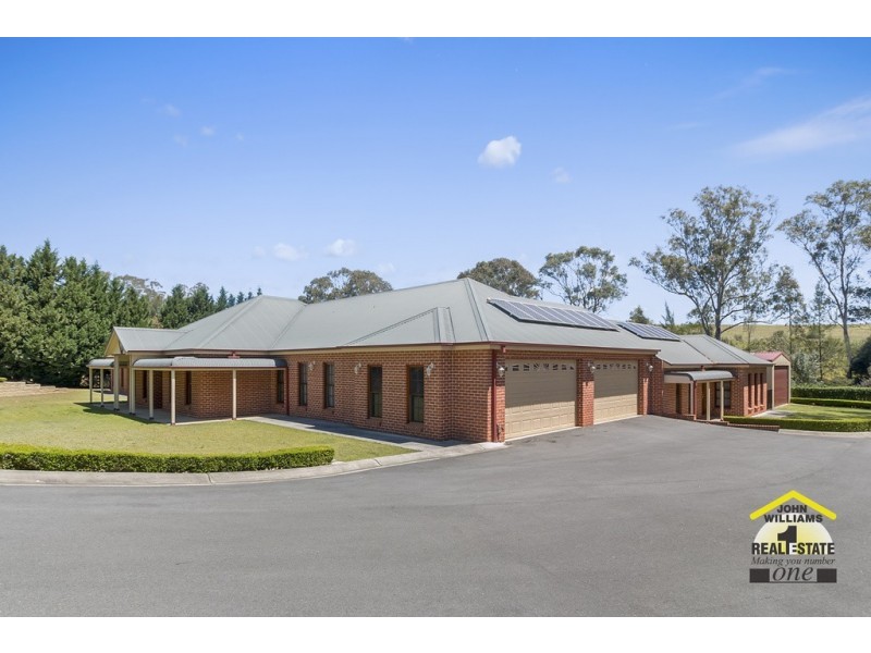 21 Benwerrin Crescent, Grasmere NSW 2570
