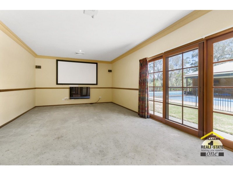 21 Benwerrin Crescent, Grasmere NSW 2570