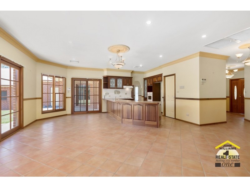 21 Benwerrin Crescent, Grasmere NSW 2570