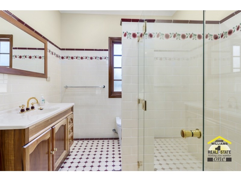 21 Benwerrin Crescent, Grasmere NSW 2570