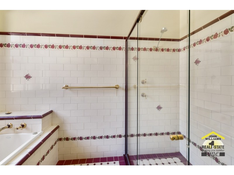 21 Benwerrin Crescent, Grasmere NSW 2570