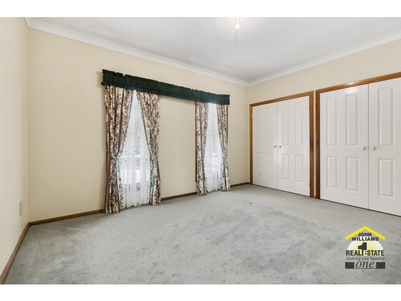 21 Benwerrin Crescent, Grasmere NSW 2570