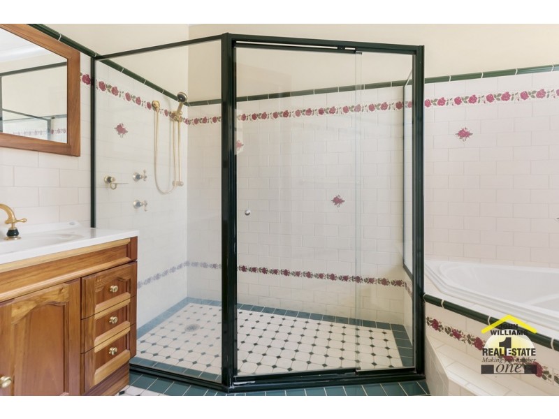 21 Benwerrin Crescent, Grasmere NSW 2570