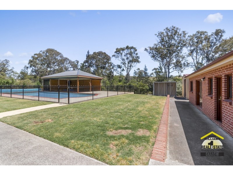 21 Benwerrin Crescent, Grasmere NSW 2570