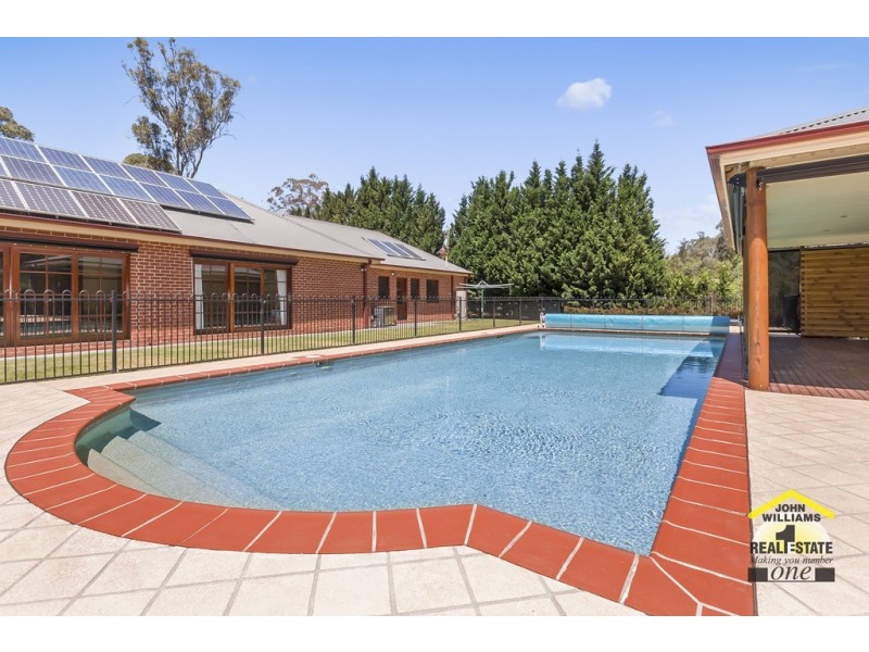 21 Benwerrin Crescent, Grasmere NSW 2570