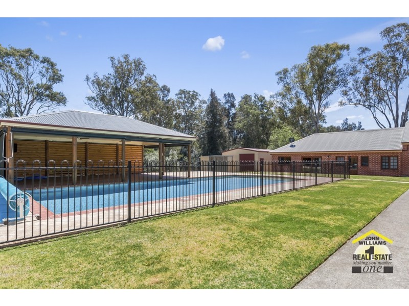 21 Benwerrin Crescent, Grasmere NSW 2570