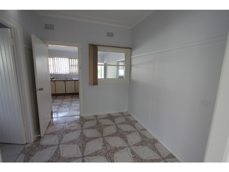 18 Roland Avenue, Liverpool NSW 2170