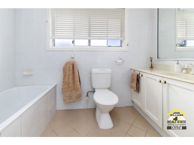 5 Baguette Close, Casula NSW 2170