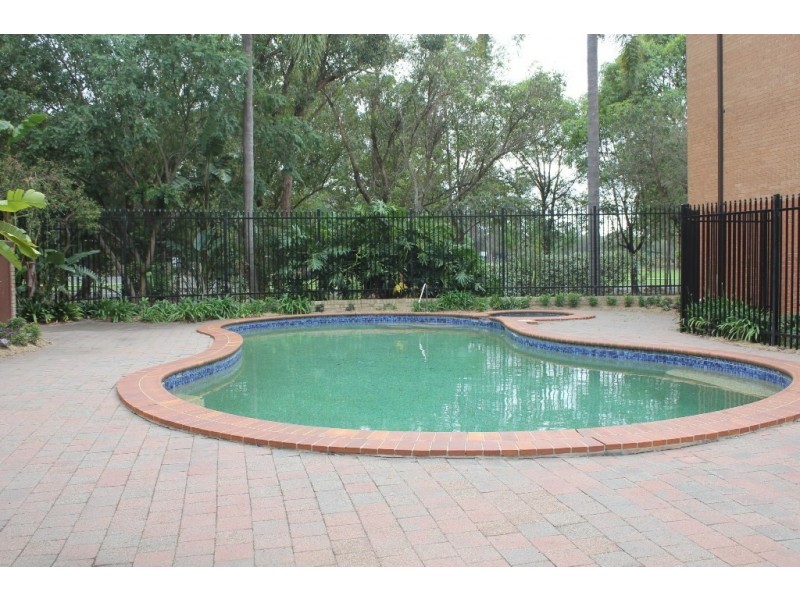 2 Frank Oliveri Drive, Chipping Norton NSW 2170