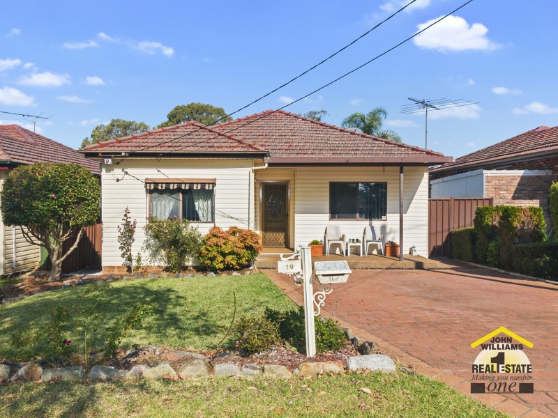 19 Lehn Road, East Hills NSW 2213