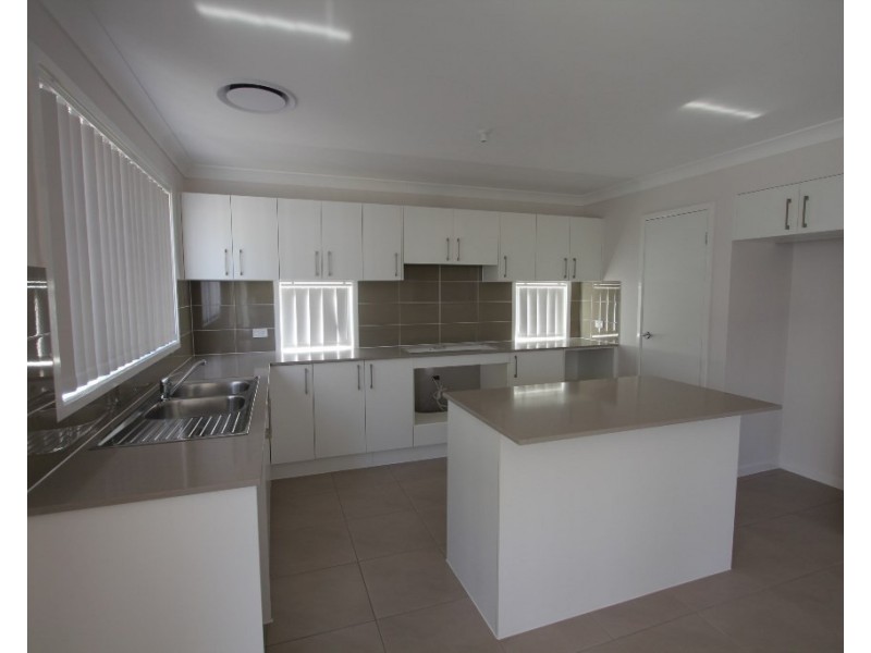 7 Poa Grove, Denham Court NSW 2565