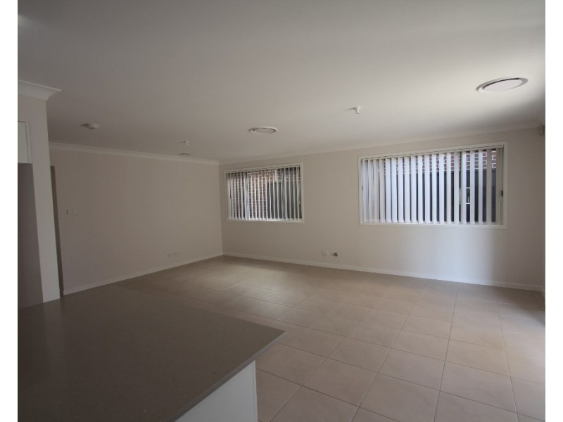 7 Poa Grove, Denham Court NSW 2565