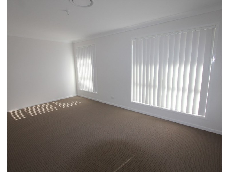 7 Poa Grove, Denham Court NSW 2565