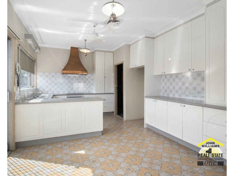 28 Silverwater Crescent, Lansvale NSW 2166