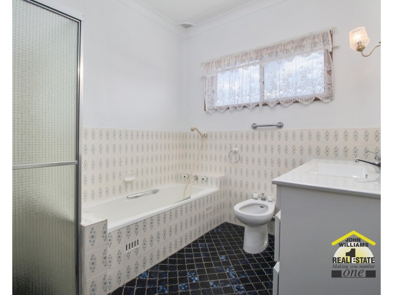 28 Silverwater Crescent, Lansvale NSW 2166
