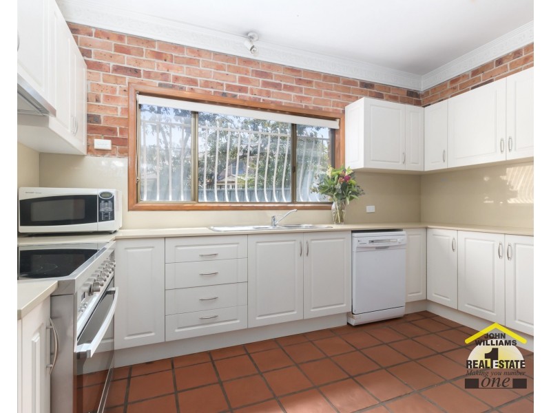 4 Binham Place, Chipping Norton NSW 2170
