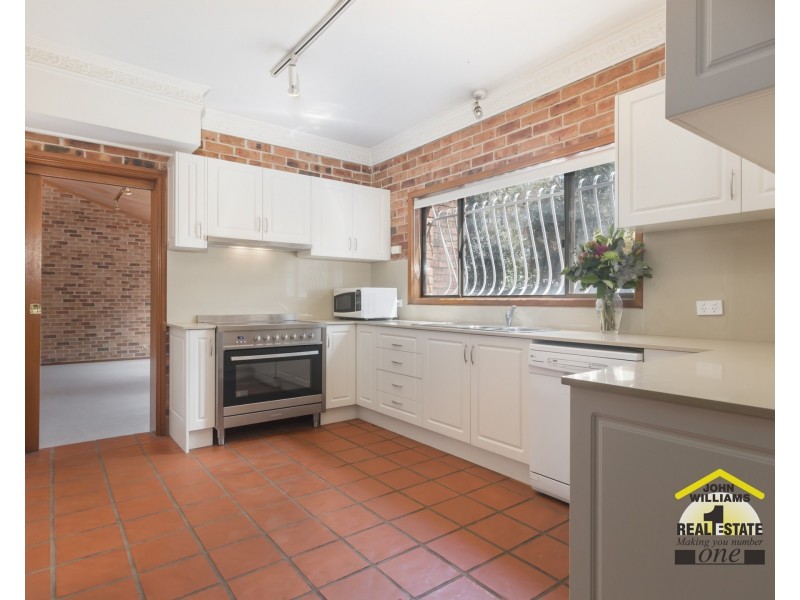 4 Binham Place, Chipping Norton NSW 2170
