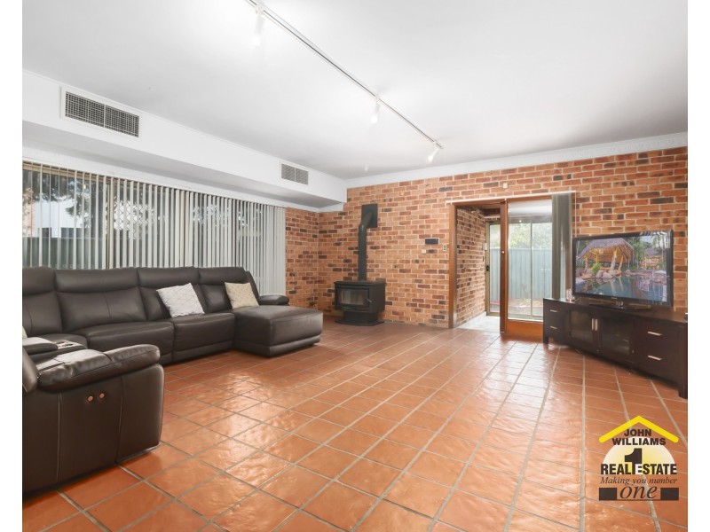 4 Binham Place, Chipping Norton NSW 2170