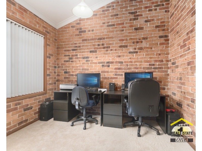 4 Binham Place, Chipping Norton NSW 2170