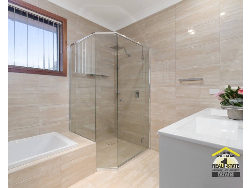 4 Binham Place, Chipping Norton NSW 2170